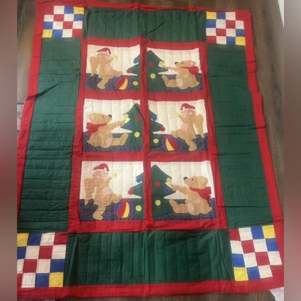 NWT Vintage Christmas/Holiday “Playful bears” Hand Quilted Blanket/throw 50x60
